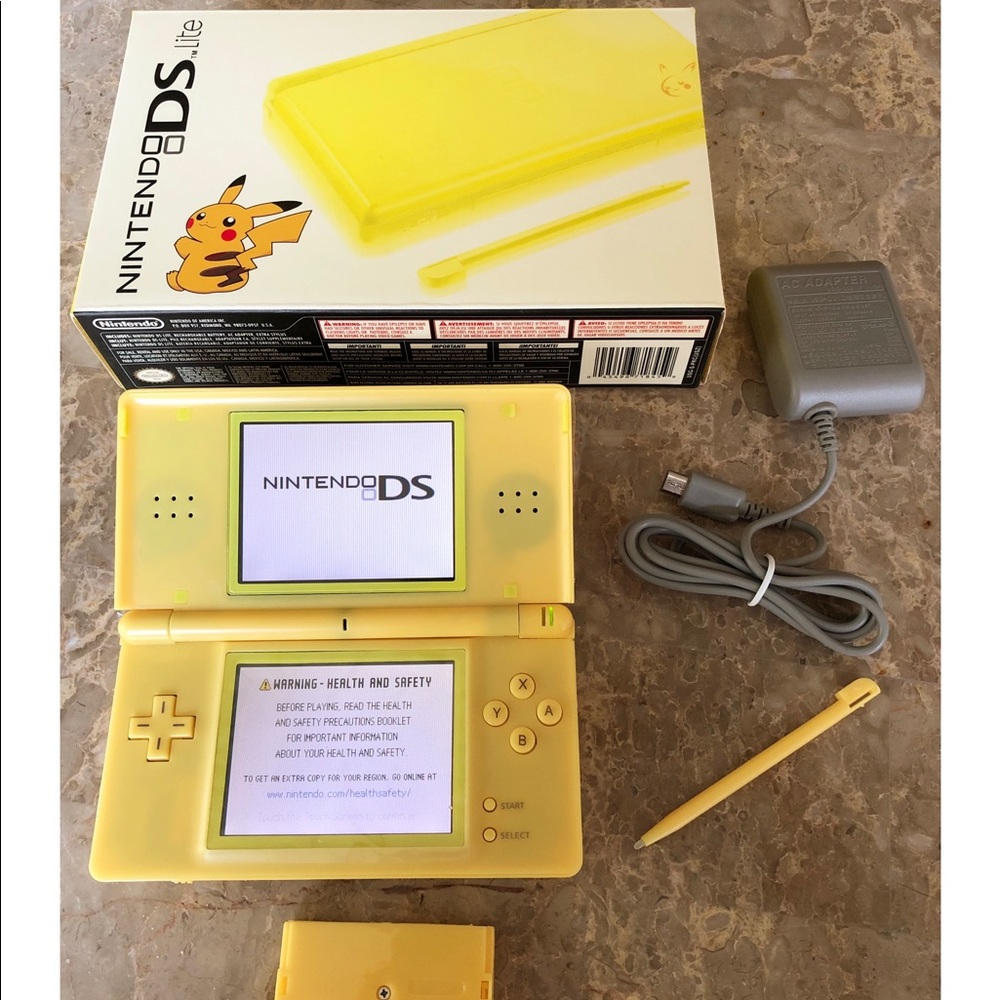 Pokémon Yellow Pikachu Nintendo DS Lite Limited Edition in Box!